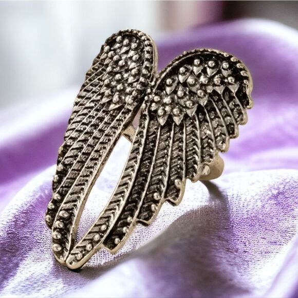 Large Angel Wing Ring Silver Antiqued Size 7 Heart Shape Goth Statement Jewelry - Picture 1 of 7